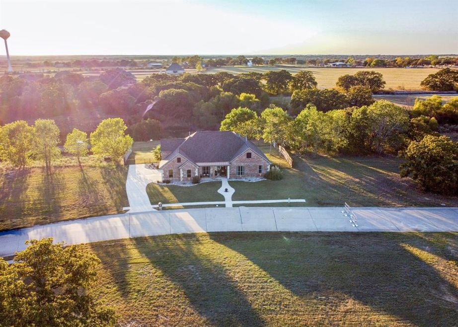 117 Oak Grove Ln, Boyd, TX 76023 - photo 1