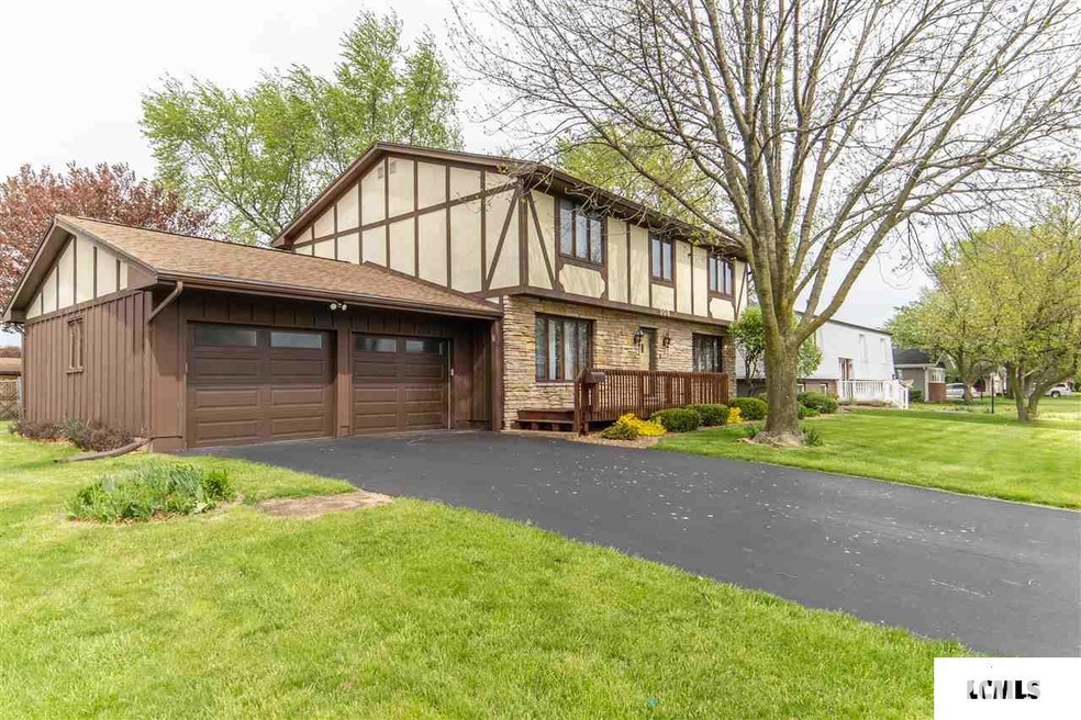 108 Crestwood Dr, Lincoln, IL 62656 - photo 1