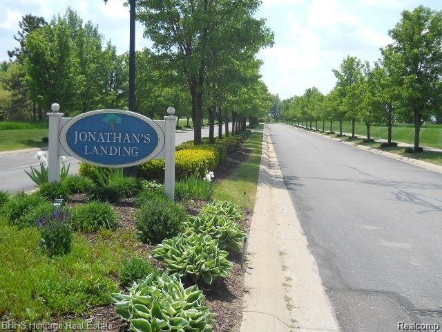 Desirable Jonathan's Landing Ground Level Ranch Av
