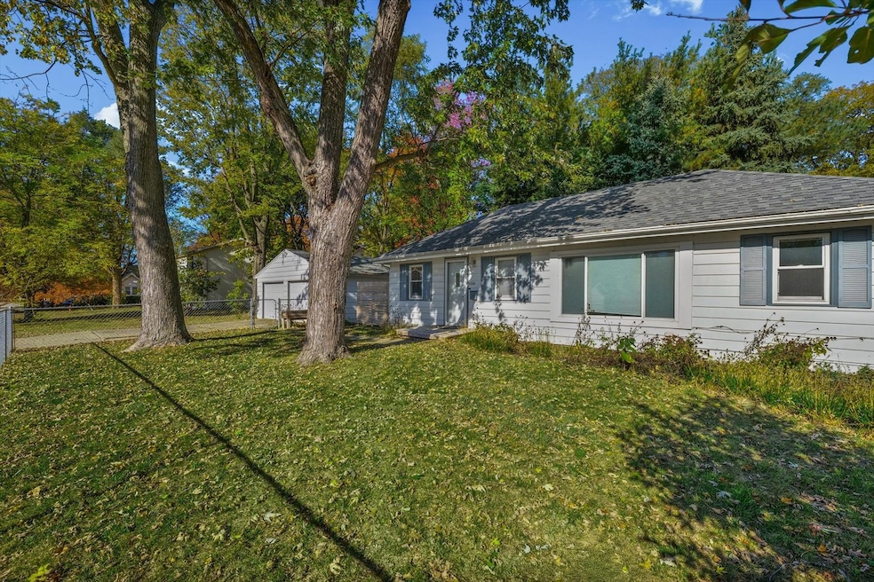 606 Cullom St, Normal, IL 61761 - photo 1