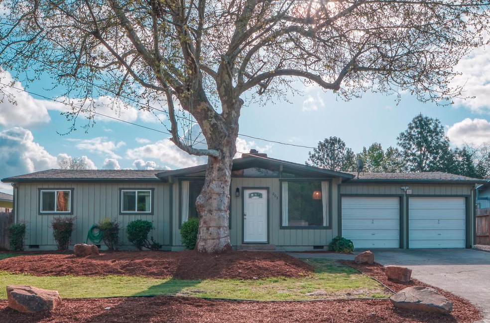 203 Corcoran Ln (4)