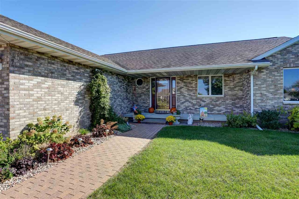 W6017 Coral Ct, Appleton, WI 54915 - photo 1