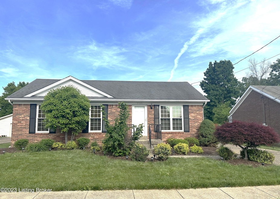 9105 Fairridge Dr, Louisville, KY 40229 - photo 1