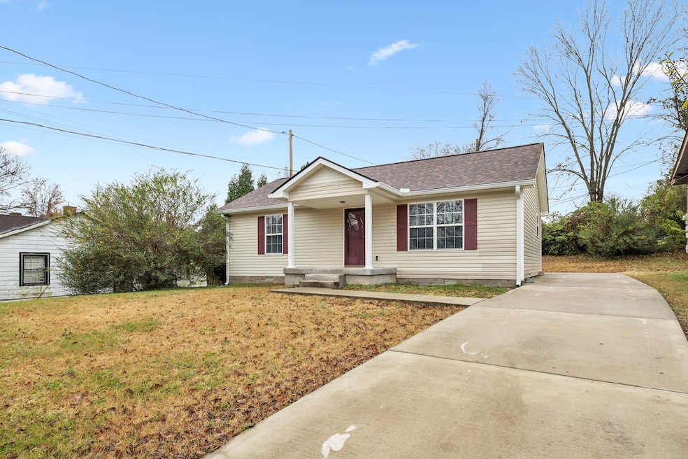 422 Glenn St, Clarksville, TN 37040 - photo 1