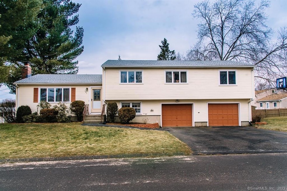 261 Hickory Hill Dr, Waterbury, CT 06708 - photo 1