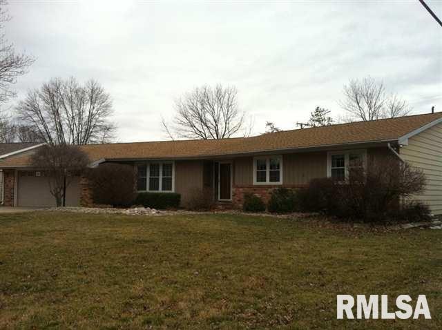 525 Mayfair Dr, Lincoln, IL 62656 - photo 1