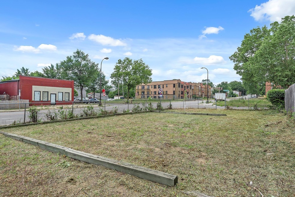 2420 Golden Valley Rd, Minneapolis, MN 55411 - photo 1