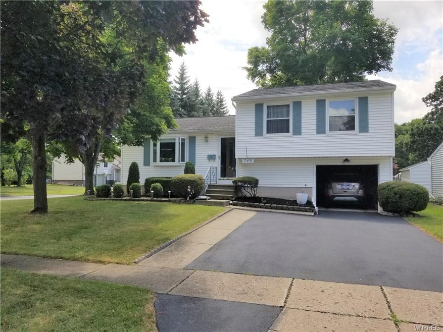 749 Wurlitzer Dr, North Tonawanda, NY 14120 - photo 1