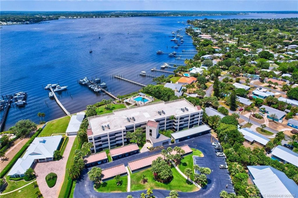 Gorgeous Waterfront 2/2 on the St. Lucie...