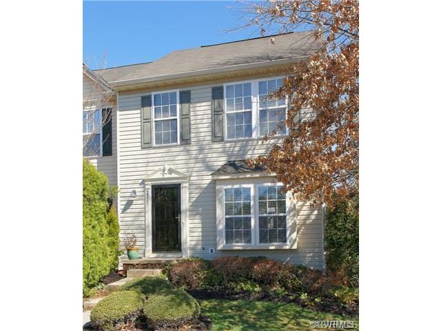 Welcome home! Desirable end unit with lovely lands