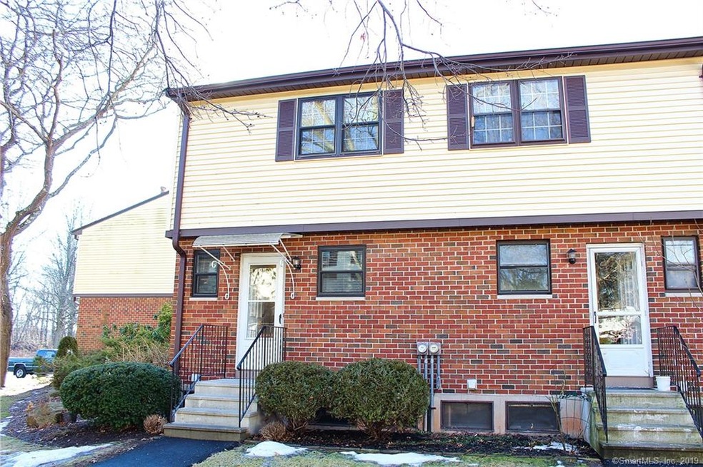 237 Hampton Ct, Newington, CT 06111 - photo 1