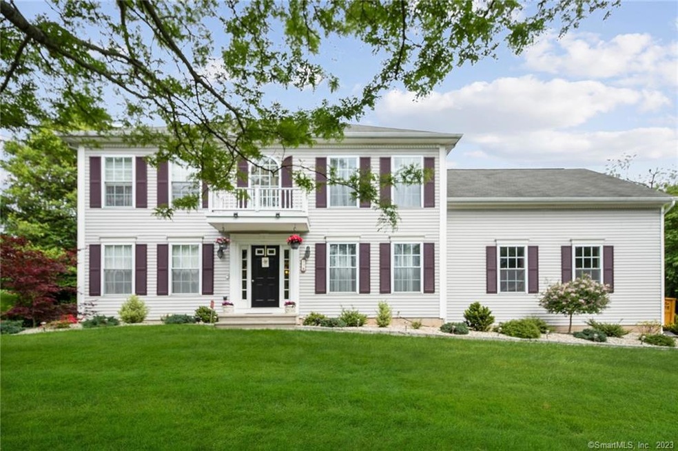 89 Sky View Cir, Hamden, CT 06514 - photo 1