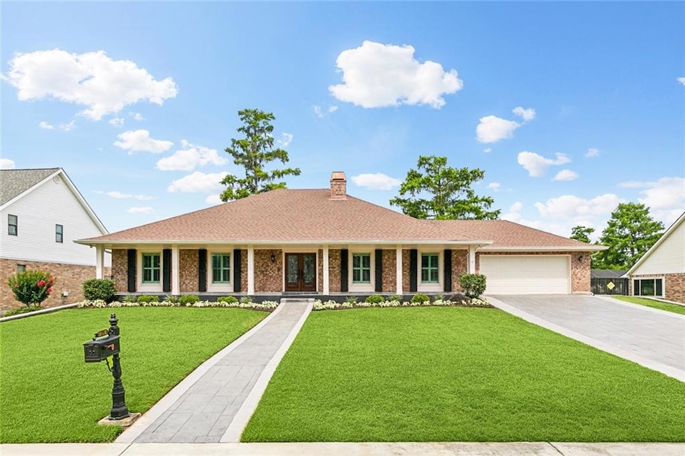 Beautifully landscaped front of home on Villere Dr.