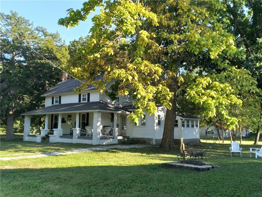 324 W Walnut St, Prescott, KS 66767 - photo 1