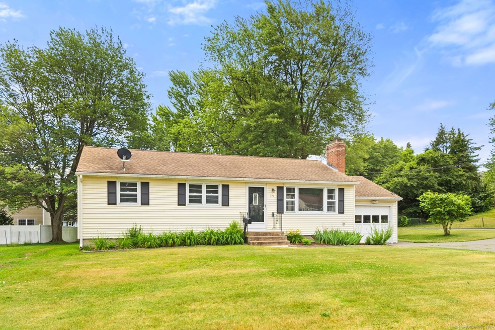 Welcome to 472 Maple Street in Wethesfield!