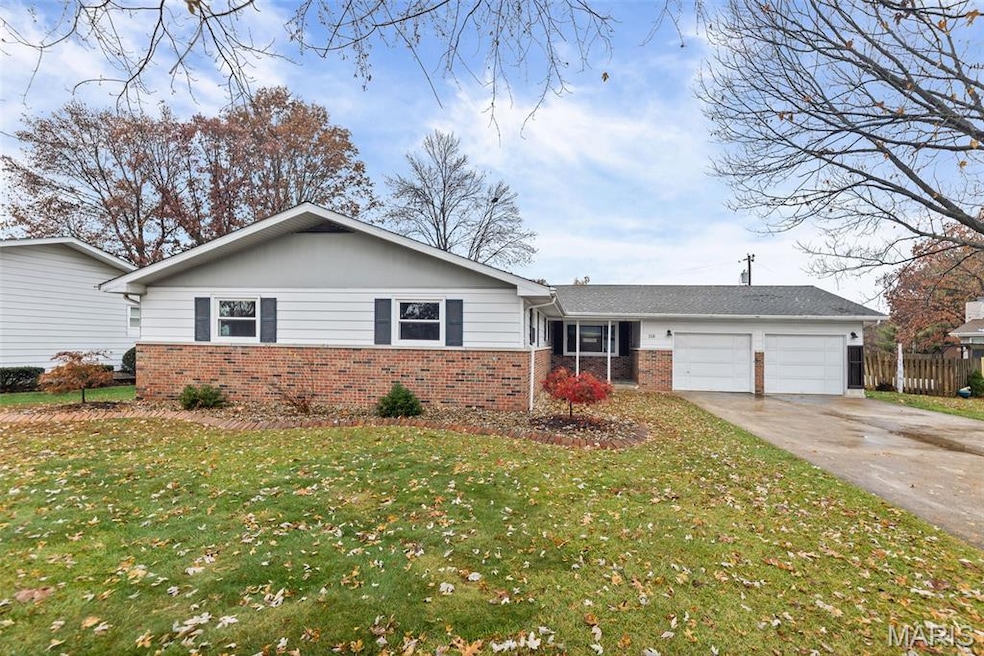 118 Whispering Oaks Dr, Bethalto, IL 62010 - photo 1