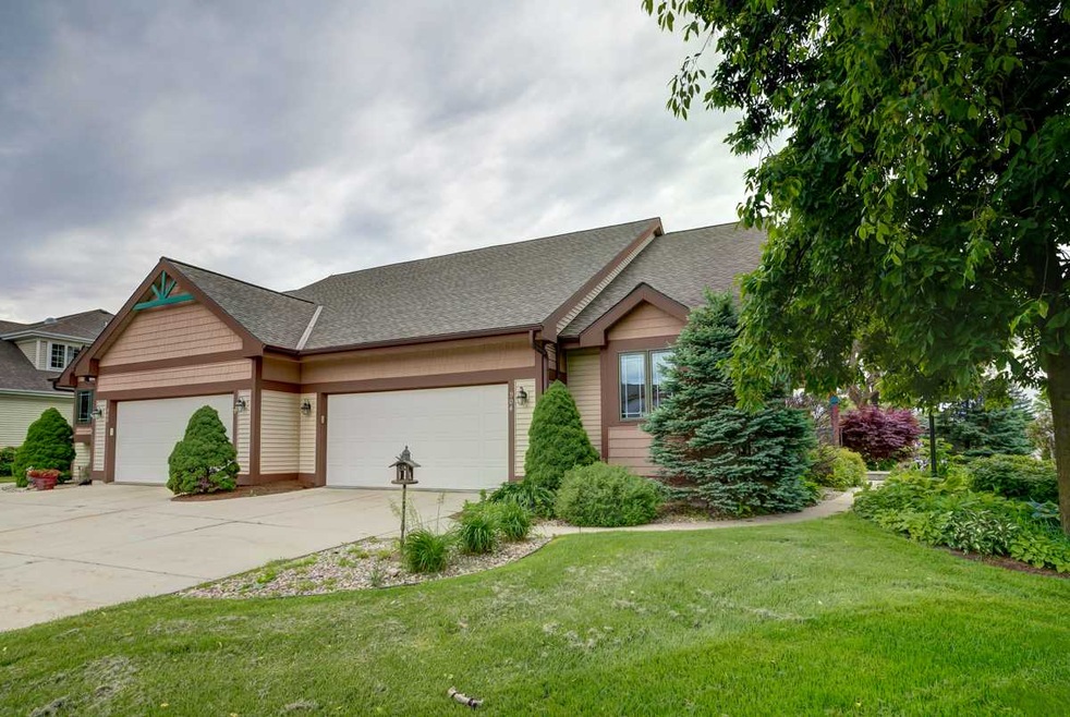 904 Foxboro Dr unit 904, Oregon, WI 53575 - photo 1