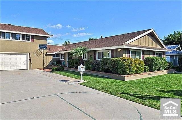 front of house. Large driveway