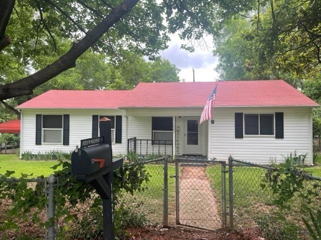 1929 W Washington St, Denison, TX 75020 - photo 1