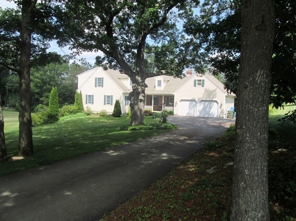 23 Camelot Cir, Dudley, MA 01571 - photo 1