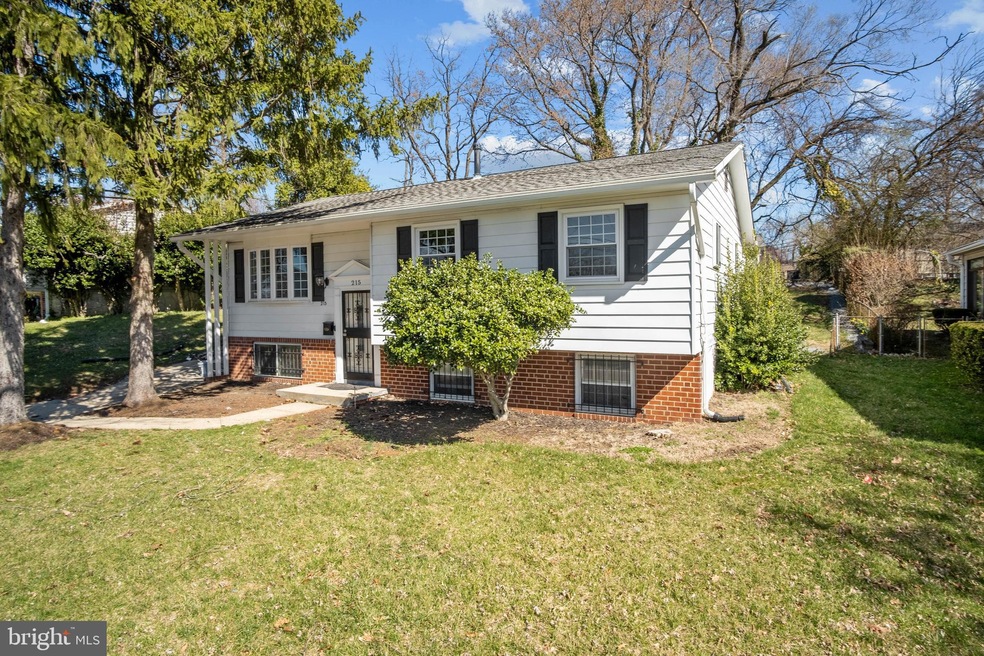 215 W Mill Ave, Capitol Heights, MD 20743 - photo 1