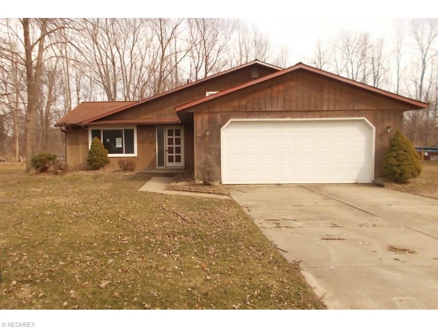 547 Treadway Blvd, Sheffield Lake, OH 44054 - photo 1