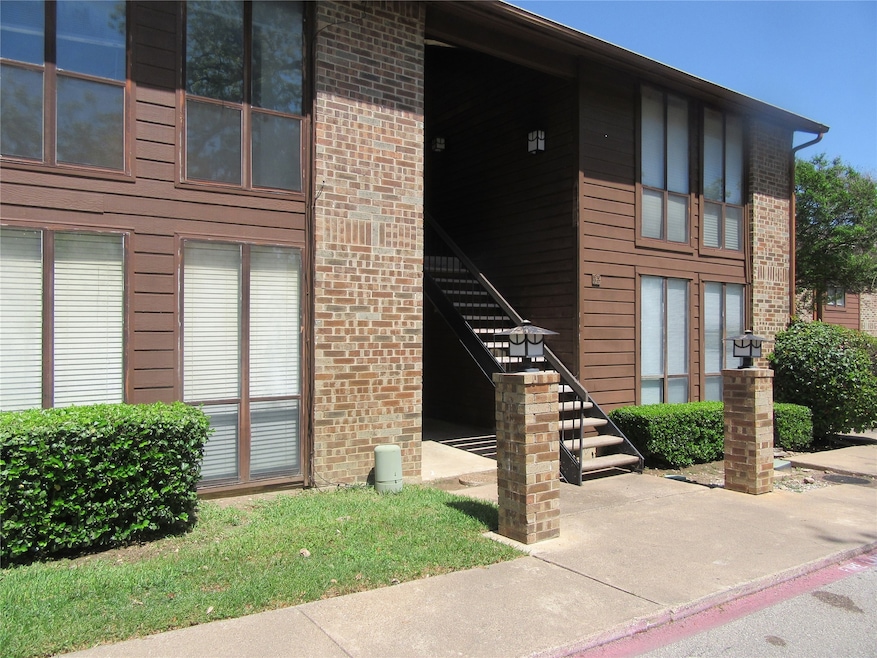 7522 Holly Hill Dr unit 5, Dallas, TX 75231 - photo 1