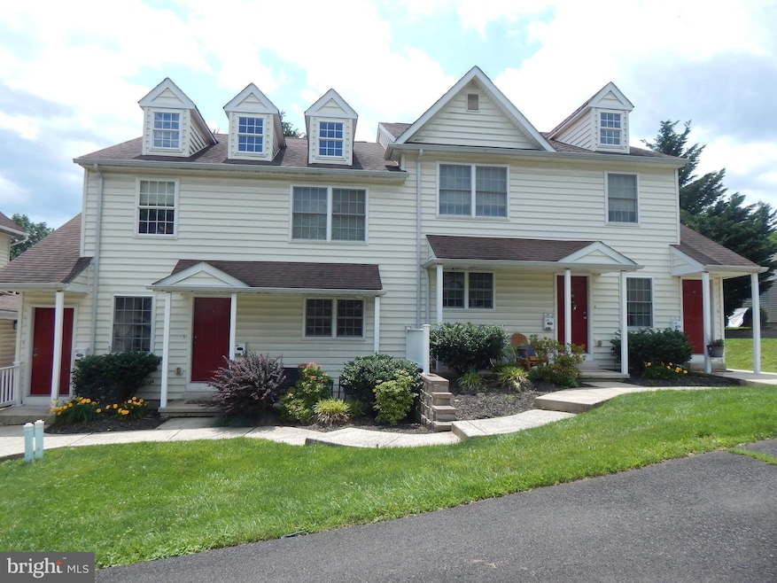 27 Green St unit 3, Souderton, PA 18964 - photo 1