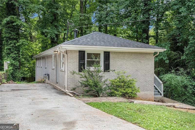 2721 Glenvalley Dr, Decatur, GA 30032 - photo 1