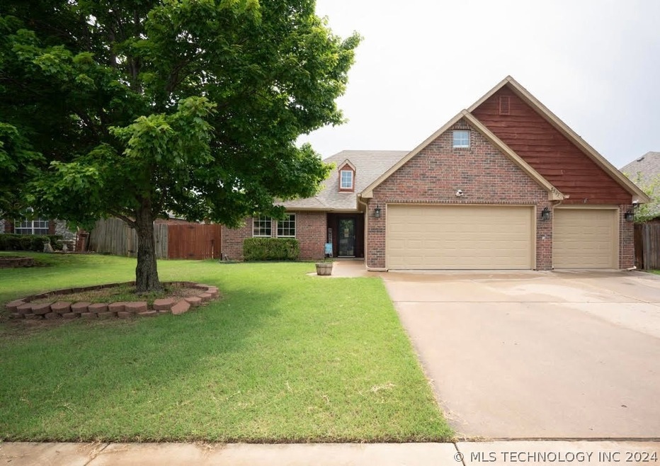 4/2/3 with gameroom/5th bedroom upstairs