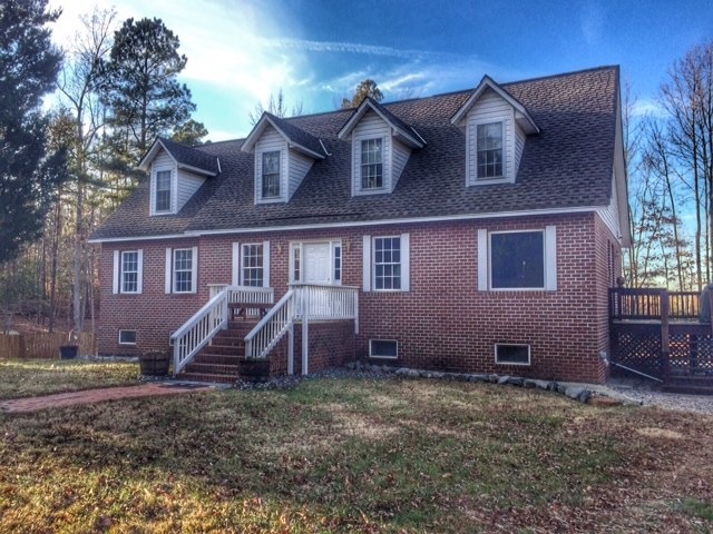 Maintenance free brick & vinyl exterior.