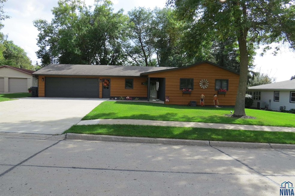 34 Prospect St SW, Le Mars, IA 51031 - photo 1