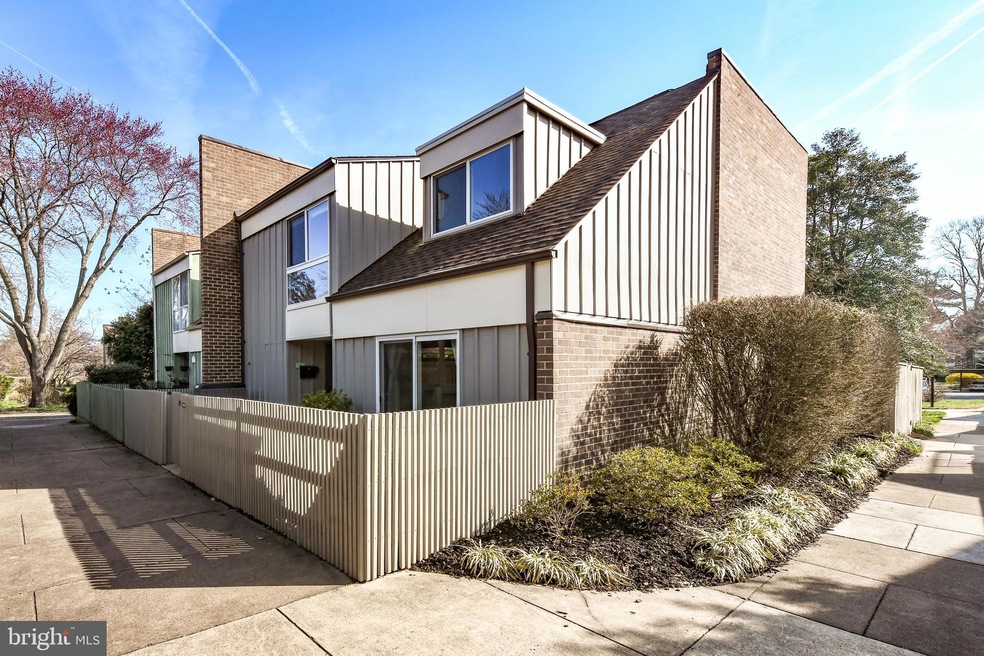 11416 Links Dr, Reston, VA 20190 - photo 1