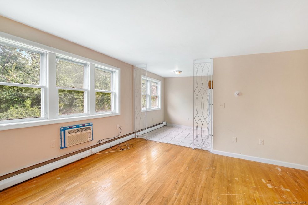 183 Barker St unit B4, Hartford, CT 06114 - photo 1