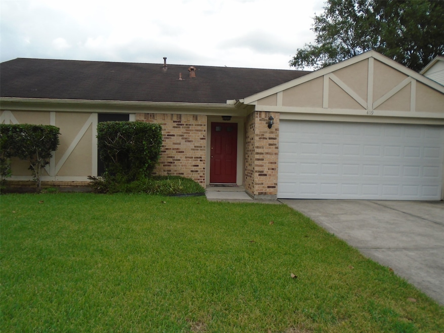 419 Gleneagles Dr, Friendswood, TX 77546 - photo 1
