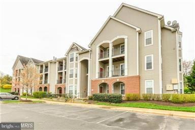 20451 Chesapeake Square unit 202, Sterling, VA 20165 - photo 1