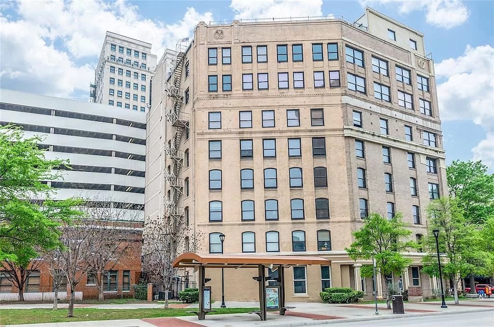 910 Houston St unit 604, Fort Worth, TX 76102 - photo 1