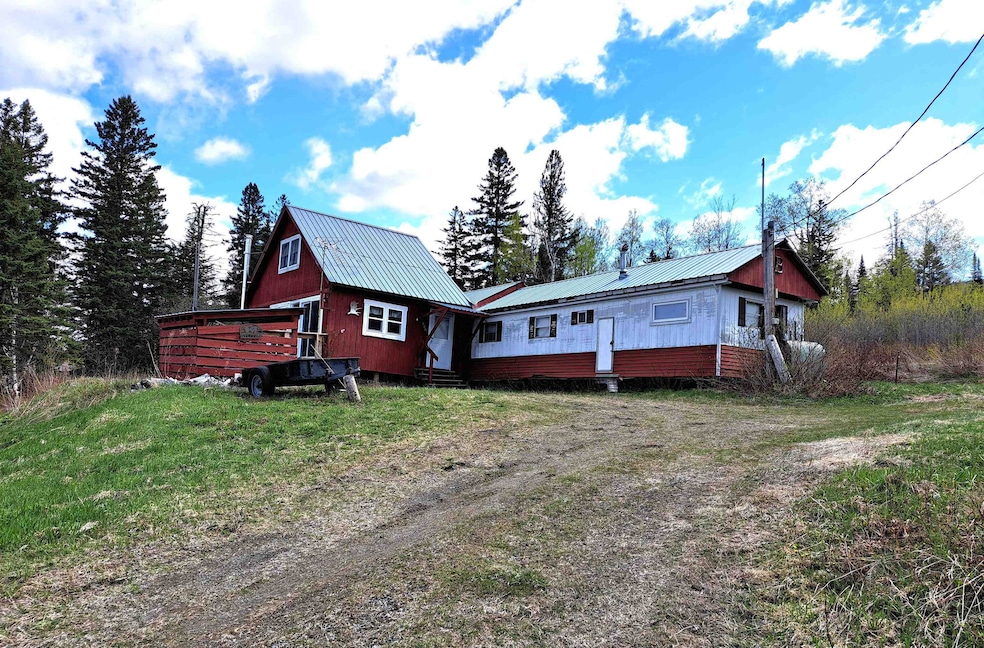 848 Diamond Pond Rd, Stewartstown, NH 03576 - photo 1