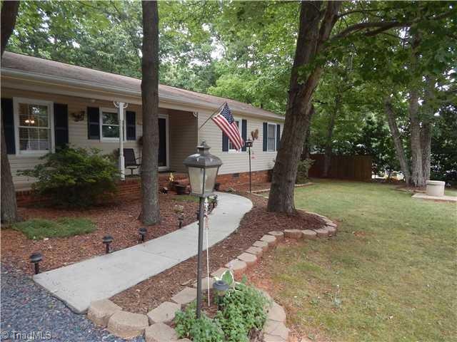 625 Oakgrove Rd, Asheboro, NC 27205 - photo 1