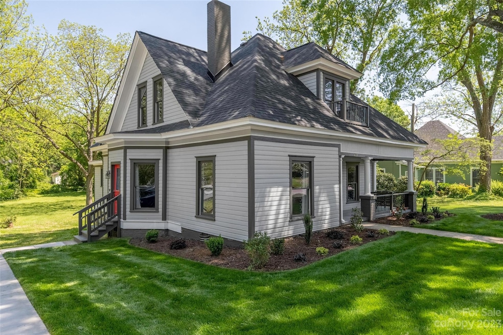 623 S Mulberry St, Statesville, NC 28677 - photo 1