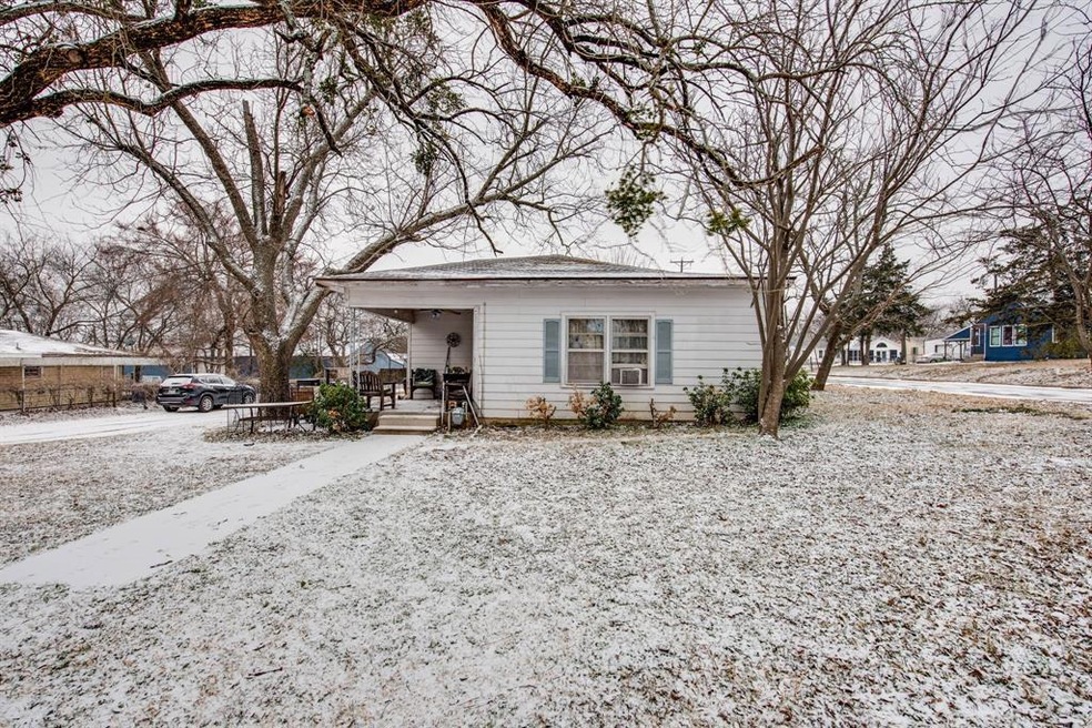 830 W Heron St, Denison, TX 75020 - photo 1