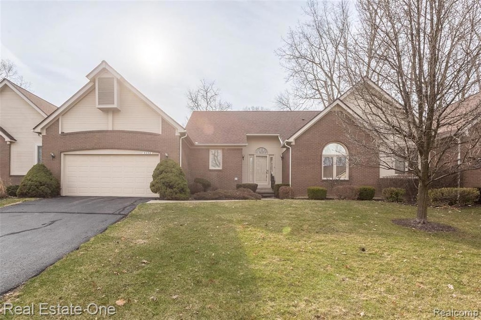 5236 Simpson Lake Road, West Bloomfield - a beauti
