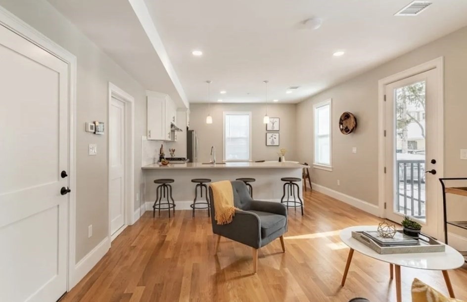 4 Wakefield Ave unit 3, Wakefield, MA 01880 - photo 1