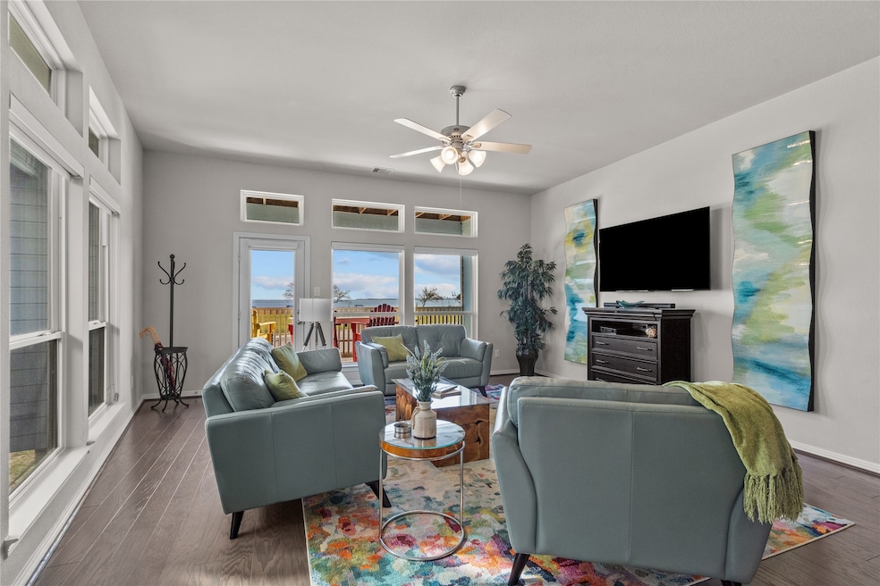 715 Bayshore Dr, La Porte, TX 77571 - photo 1