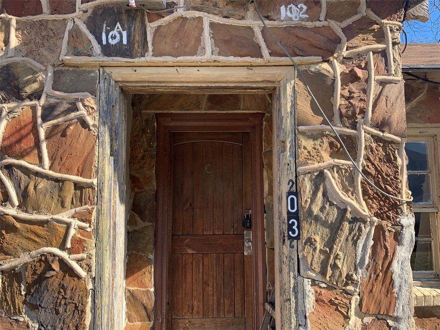 2711 W Walker St unit 103, Denison, TX 75020 - photo 1