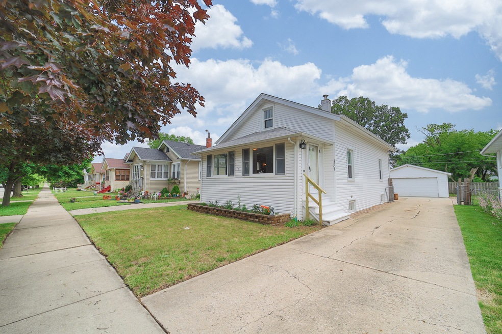 1501 Brookside Ave, Waukegan, IL 60085 - photo 1