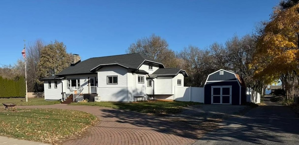 726 S Park Ave, Neenah, WI 54956 - photo 1