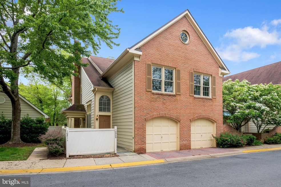 10809 Luxberry Dr, Rockville, MD 20852 - photo 1