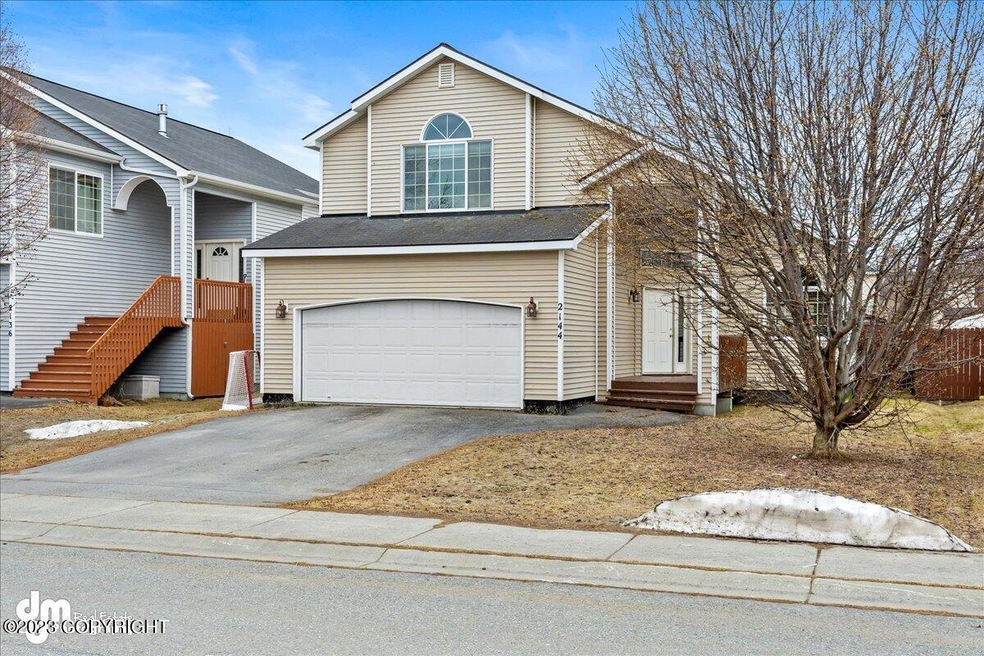 01-Front Exterior_ELI07998