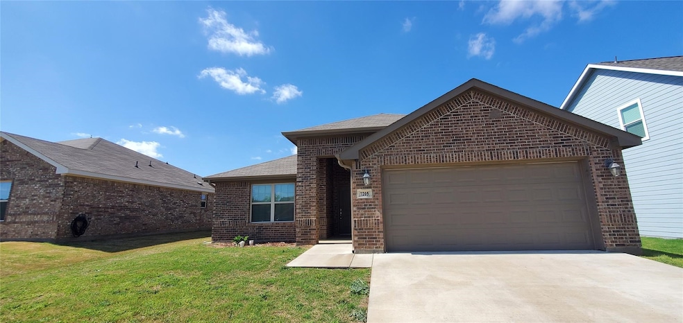7205 Mistletoe Trail, Granbury, TX 76048 - photo 1